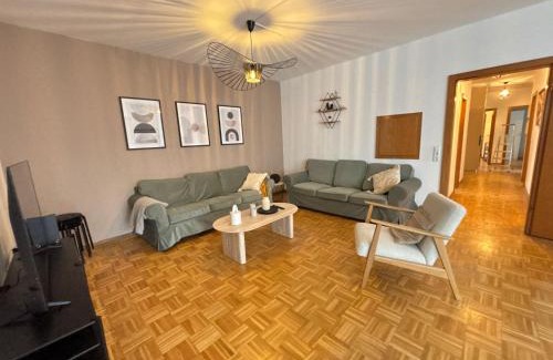 Sahlkamp Apartment | 150qm-6 Rooms-Free Privat Parking-2 Bathrooms-Wifi-Yihapartment
