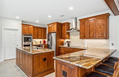 East Hill House | 1585 E Blount St