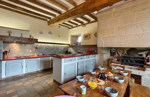 Colombiers Cottage | 15th Century Manor with Fireplace, Pets Allowed, in Colombiers