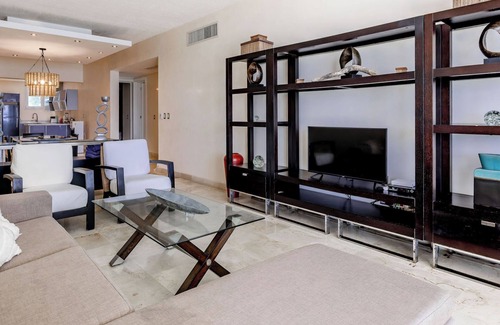 Cabarete House | 16 Bedroom Entire Oceanfront Hotel on Kite Beach in Cabarete