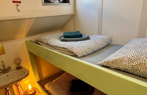 Nieuwmarkt en Lastage Boat Rental | 16 m² Houseboat ∙ 6 guests