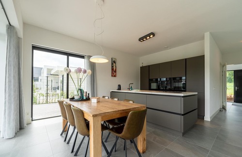 Zeewolde House | 16p spacious villa on the water in Zeewolde