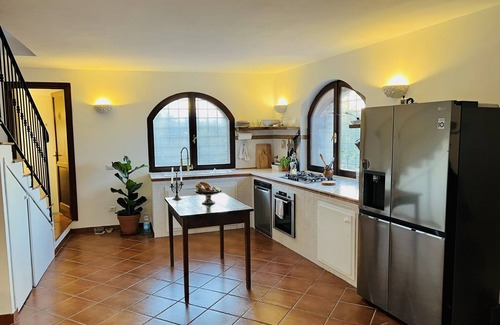 Giove Villa | 1700s stone farmhouse villa + 2 apartments on 10 acres for 10 guests. With pool!