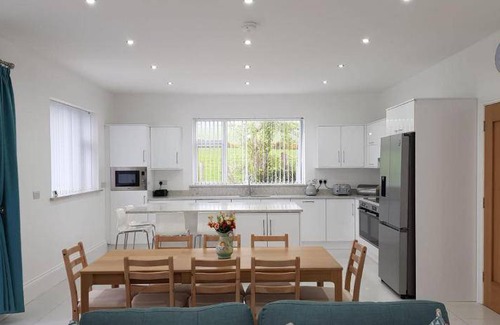 Moville House | 172 m² House ∙ 4 bedrooms ∙ 8 guests