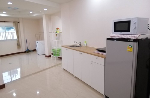Ban Pong House | 175squarewah/newly renovated/90sqwah backyard/4bedrooms/3bathrooms