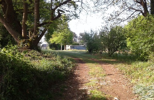 Saint-Servant House | 17th century house in the heart of a charming little village.