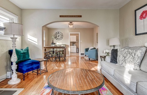 Springfield House | 1833 - Stylish and Cozy Home in Springfield!