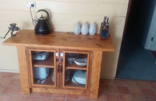 New Gisborne Cottage | 1860 early settler's cottage. BYO linen and towels.