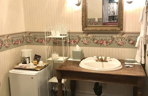 Williamstown Hotel | 1896 House Country Inn & Motels