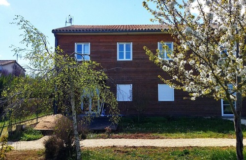 Chasseneuil-du-Poitou Apartment | 18moliere fr 5 pers. sheets, towels & cleaning included