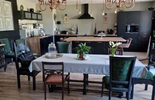 Brains-sur-Gee House | 18th century building within the castle walls