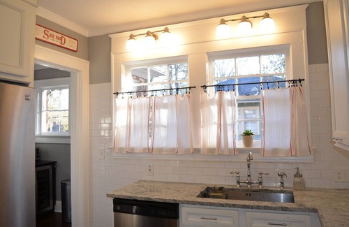 Sylvan Hills House | 1920s Historic Charmer - Convenient Comfortable Cozy Close to DWNT & Sites