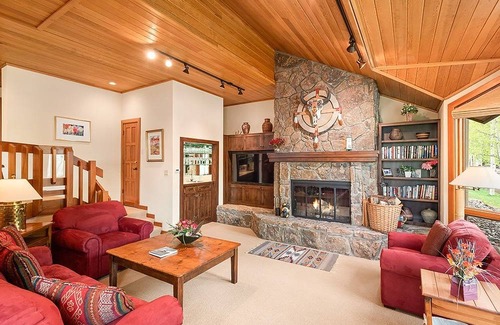 Coffeyville House | 197 m² House ∙ 2 bedrooms ∙ 6 guests