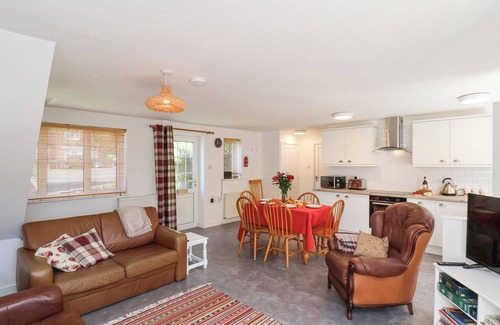 Ruswarp Cottage | 1A POLICE HOUSE, pet friendly, character holiday cottage in Whitby