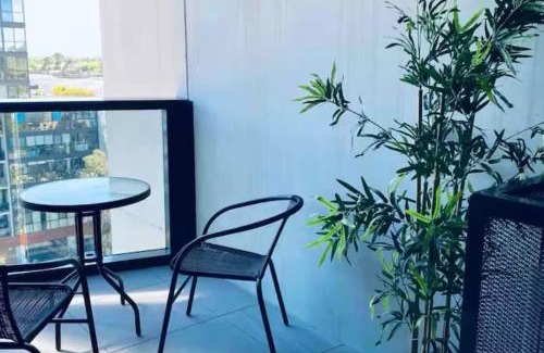 Reid Apartment | 1BR-1BR-1Car-Sleeps 4-Pool-CBD