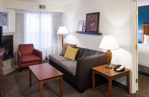 San Bernardino House | 1BR Close to Frisbie Park w/ Full Kitchen, Indoor Pool & Pets Allowed!