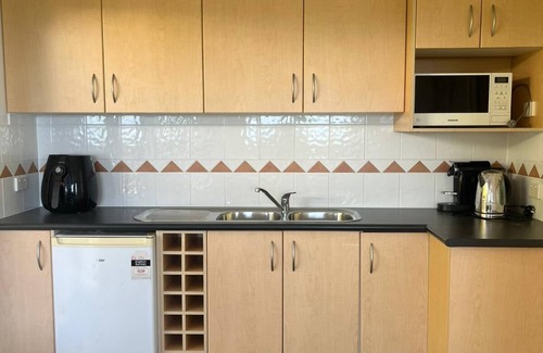 Peregian Beach Apartment | 1BR Coastal Escape Studio, Walk to Peregian Beach!