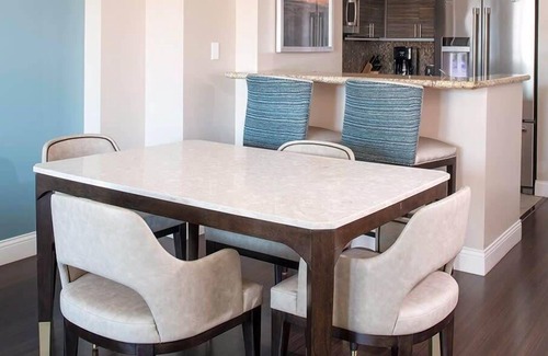 East Village Condo | 1br Condo Gaslamp Quarter & Theme Parks!