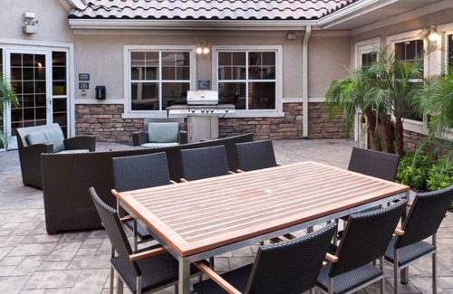 San Bernardino House | 1BR Suite Close to Glen Amphitheatre! Pets Allowed, Parking, Pool & Gym!
