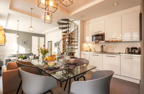 8th Arrondissement Apartment | 1min Walk From Champs Elysées - Avenue Montaigne - AC - Self-Checkin - Working Desk