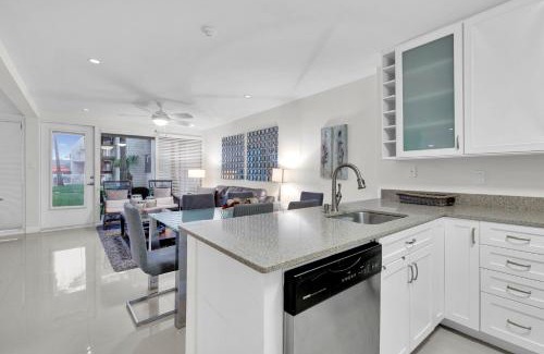 South Padre Island Apartment | 1st Floor Condo w Beautiful Resort Grounds! Heated Pools Hot Tub Tennis Courts