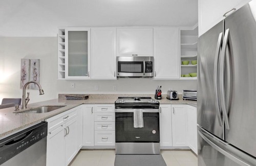 South Padre Island Apartment | 1st Floor Condo w Beautiful Resort Grounds! Heated Pools Hot Tub Tennis Courts