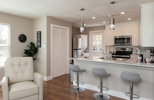 Georgetown Cottage | 2/2 Cottage on San Gabriel River 3 miles to Square