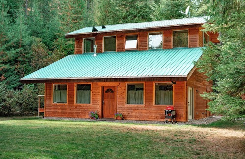 Blanchard Cabin | 2 Adjacent Cabins near Silverwood w/Vintage Ice Cream Parlor + Movie Theater