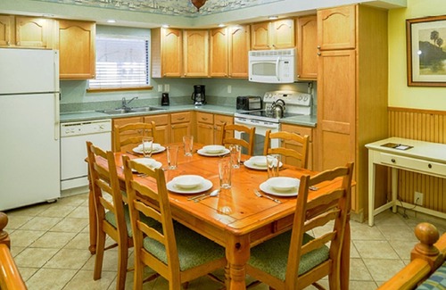 Florida Central Atlantic Coast Condo | 2 BDRM~ ON LAKE BRYAN~ DISNEY 7 MILES, 5 MILES TO SEAWORLD, POOLS/FISHING & MORE
