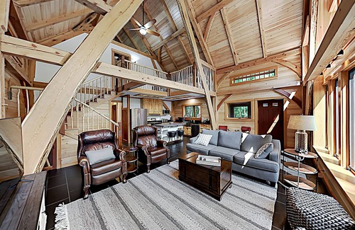 Franklin House | 2 beautifully designed, off-the-grid homes with amazing lakefront views & access