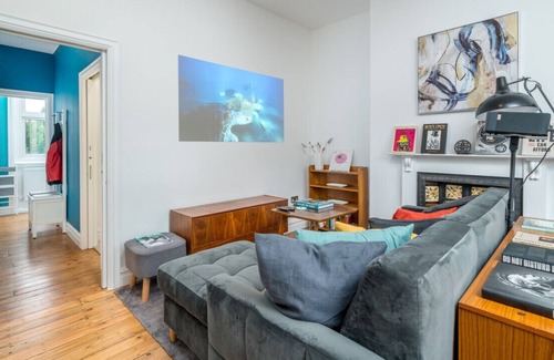 Kilburn Apartment | 2 Bed, 2 Bath WFH flat nr Hampstead/20mins to city