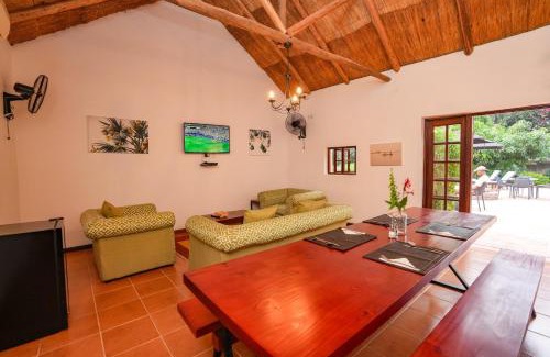 Victoria Falls Apartment | 2 bed apartment with pool - 2126