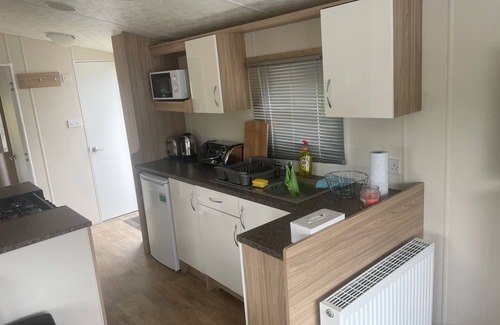 Aberystwyth Cabin | 2 Bed Caravan - Sleeps 6 - Pets - Pool - Parking