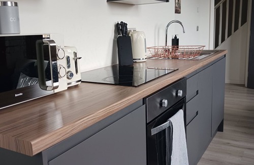 Bradford Apartment | 2 Bed City Centre Apartment. Home away from home. Great for contractors!
