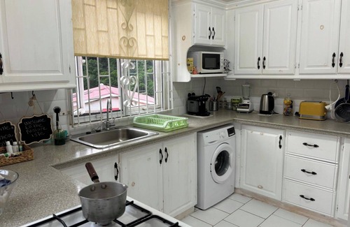 Soufriere House | 2 Bed House Sleeps 4 - A/C and Sea Views