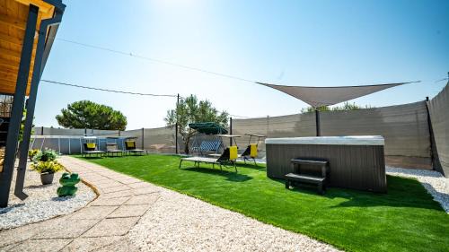 Kastel Novi House | 2-Bed House Sleeps 4 Jacuzzi 50 meters to Beach