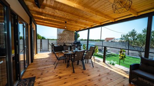 Kastel Novi House | 2-Bed House Sleeps 4 Jacuzzi 50 meters to Beach