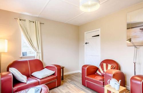 Holt House | 2 Bed in Holt 73518