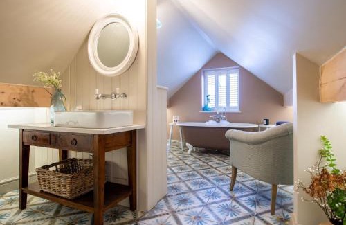 Quedgeley House | 2 Bed in Stratford upon Avon 77617