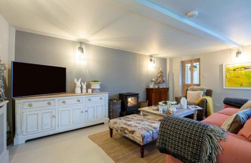 Quedgeley House | 2 Bed in Stratford upon Avon 77617