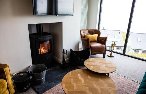 Pistyll House | 2 Bed Penthouse Apartment - 6 Plas