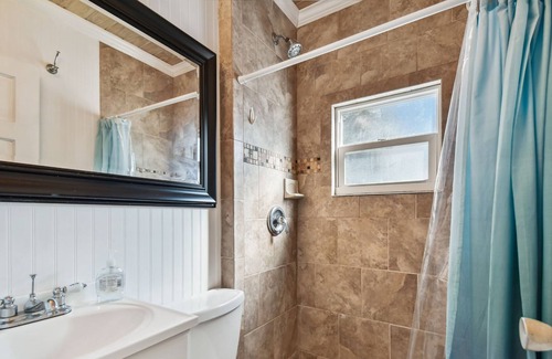 Pass-a-Grille Villa | 2 bed Villa in Relaxing Pass-A-Grille. Half a Block from the Beach