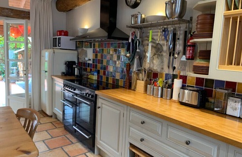 Saint-Meard-de-Gurcon House | 2 Bed Vineyard House - Sleeps 6 - Pets Welcome