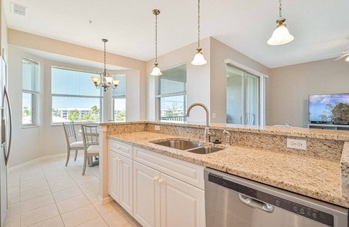 Biggar Condo | 2 Bedroom, 2 Bath Condo - 5 Minute Drive to Ft. Myers Beach