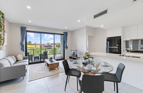 Macgregor Apartment | 2-Bedroom Apartment Balcony Close to All Hotspots