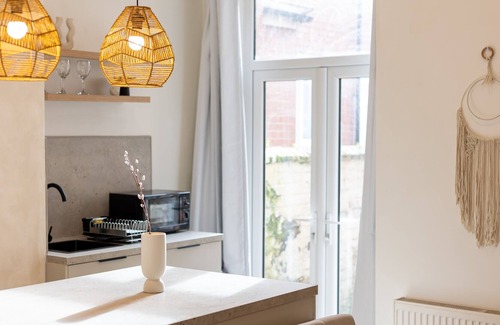 South Shore Apartment | 2 Bedroom Apartment, Sleeps 4 guests, Close to central Blackpool