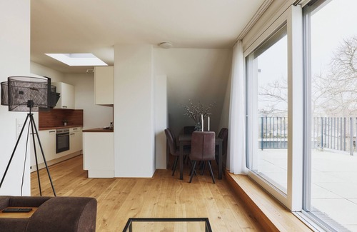 Hirschstetten Apartment | 2-bedroom apartment in cool Wien with WiFi, AC, big terrace and grill