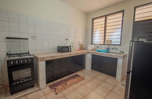 Diani Beach Apartment | 2-bedroom Apartment - 3 Minutes to The Beach