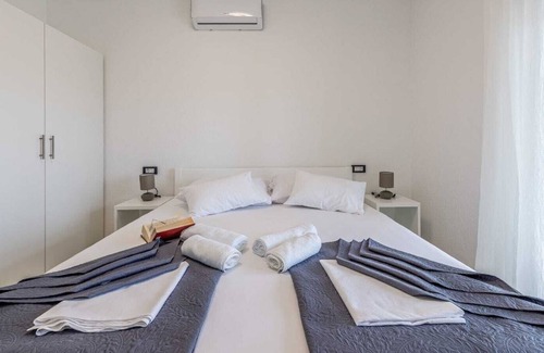 Karlobag Apartment | 2 bedroom apartment with pool and seaview!