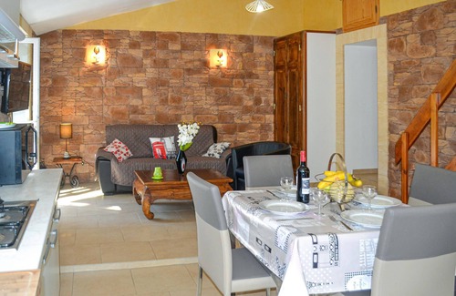 Lolme House | 2 bedroom beautiful home in Lolme